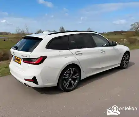 BMW 330e Touring 2021