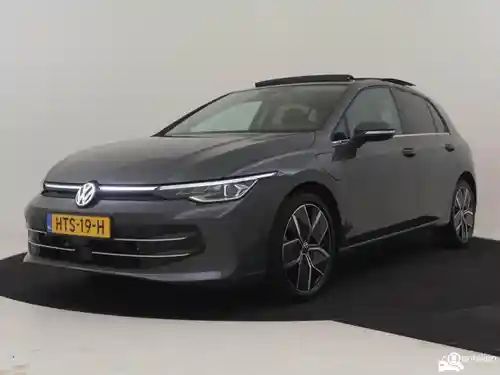 VW Golf 1.5 eHybrid 2025
