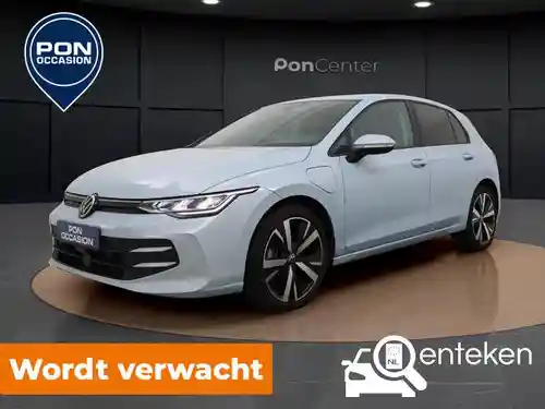 VW Golf 1.5 eHybrid 2025