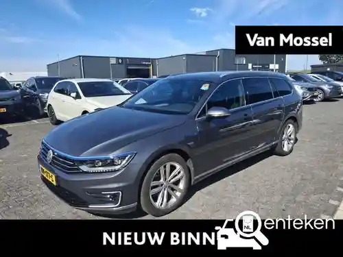 VW Passat Variant GTE 2015