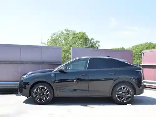 Peugeot 3008 1.2 HYBRID 136 2025