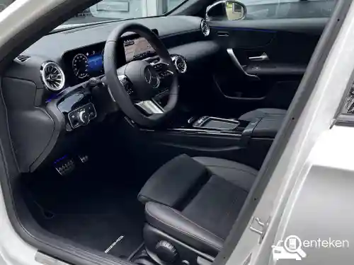 Mercedes-Benz A 180 2025