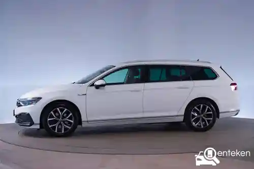 VW Passat Variant GTE 2021