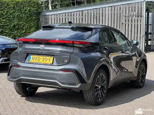 Toyota C-HR 2.0 Hybrid 2025