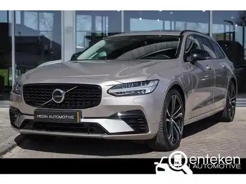 Volvo V90 T8 2025