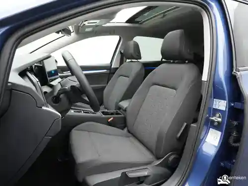 VW Golf 1.5 eHybrid 2025