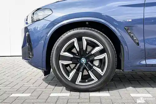 BMW iX3 2024