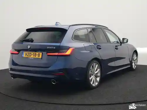 BMW 330e Touring 2021