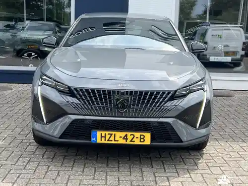 Peugeot e-408 2025