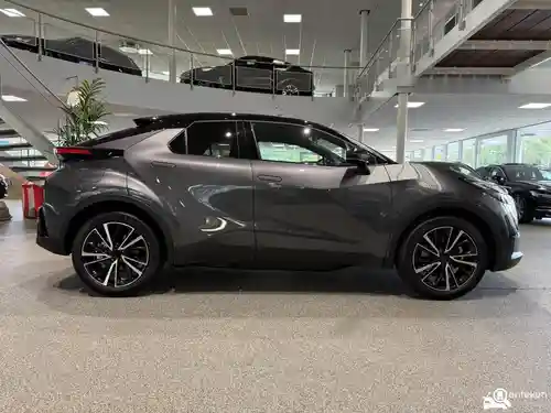 Toyota C-HR 2.0 Hybrid 2025