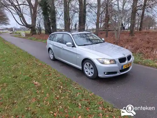 BMW 318i Touring 2011