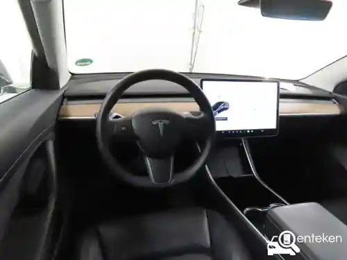 Tesla Model 3 Standard Range Plus 2020