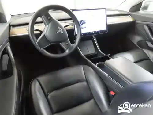 Tesla Model 3 Standard Range Plus 2020