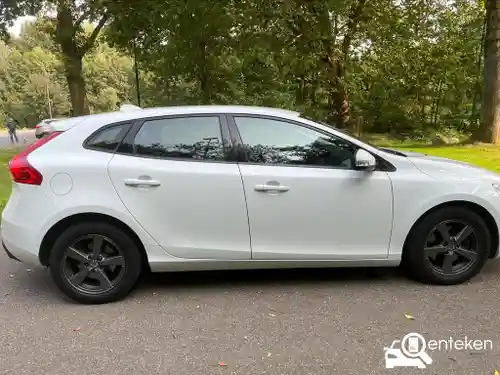 Volvo V40 T2 2013
