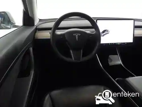 Tesla Model 3 Standard Range Plus 2020