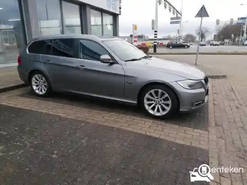 BMW 318i Touring 2011