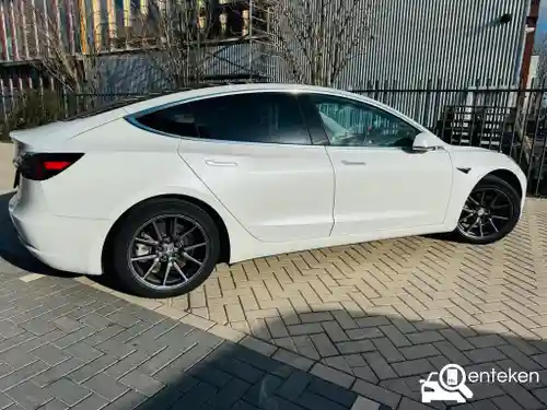 Tesla Model 3 Standard Range Plus 2020