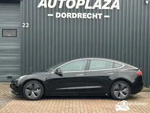 Tesla Model 3 Standard Range Plus 2020
