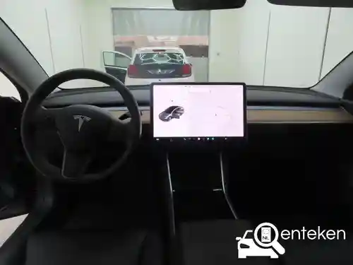 Tesla Model 3 Standard Range Plus 2020
