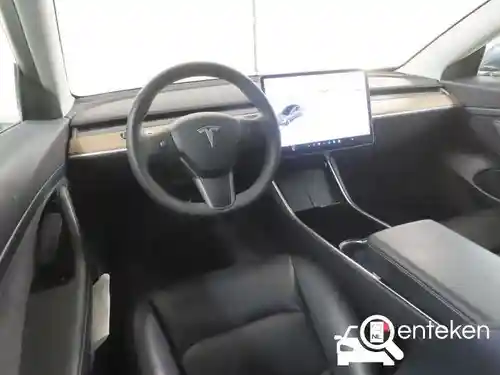 Tesla Model 3 Standard Range Plus 2020