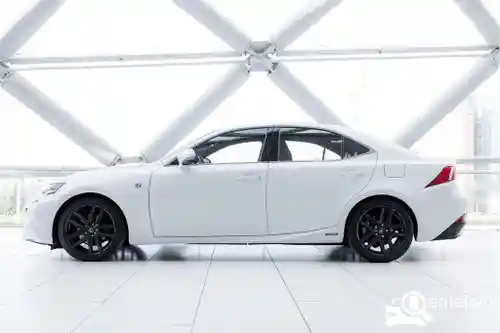 Lexus IS 300h 2013