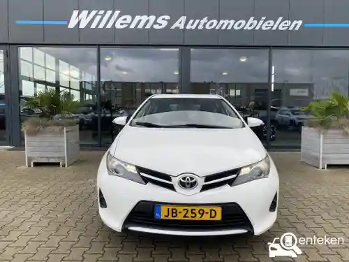 Toyota Auris 1.33 2014
