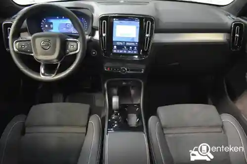 Volvo XC40 B4 2025