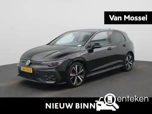 VW Golf 1.5 eHybrid 2025
