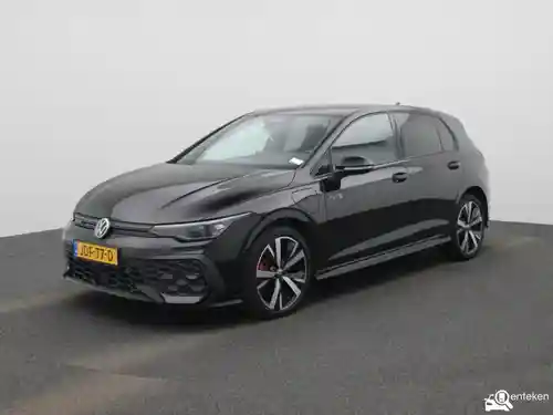 VW Golf 1.5 eHybrid 2025