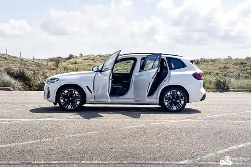 BMW iX3 2024