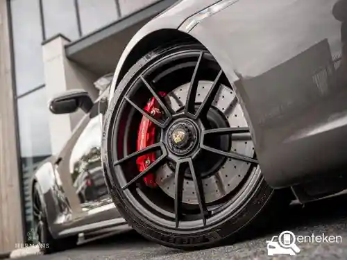 Porsche 911 Carrera Cabriolet 4 GTS 2024