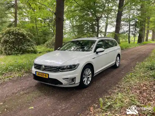 VW Passat Variant GTE 2015