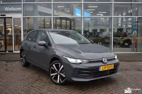 VW Golf 1.5 eHybrid 2025