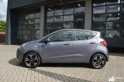 Hyundai i10 1.0 blue 2017