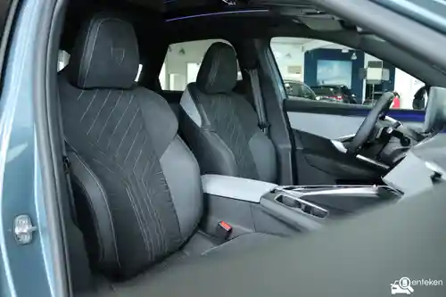 Peugeot 3008 1.2 HYBRID 136 2025