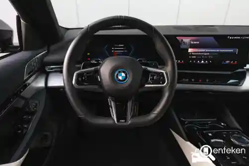 BMW 550e Touring 2025