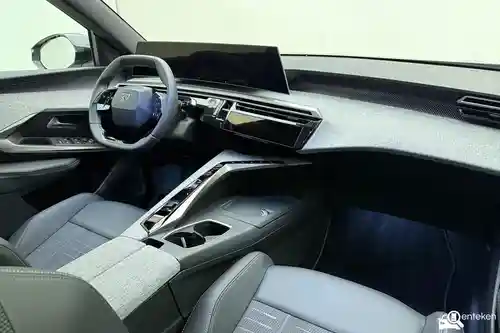 Peugeot 5008 1.2 HYBRID 136 2025