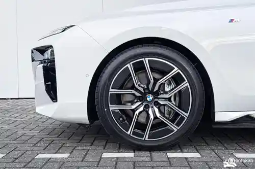 BMW i7 M70 xDrive 2025