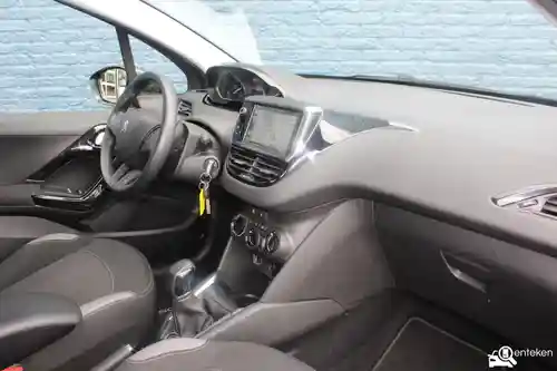 Peugeot 208 1.2 PureTech 82 2016
