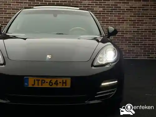 Porsche Panamera 4S 2010