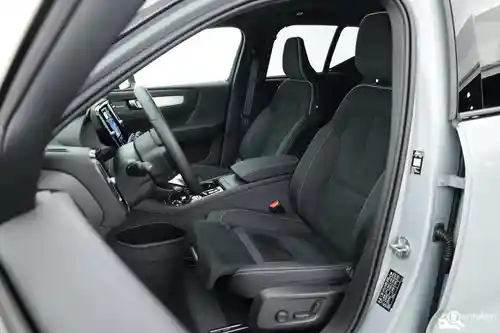 Volvo XC40 B4 2025