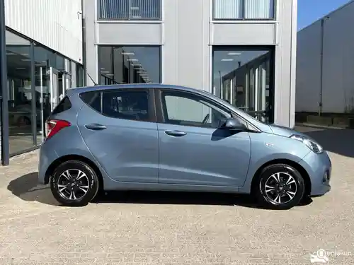 Hyundai i10 1.0 blue 2016