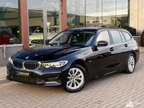 BMW 330e Touring 2022