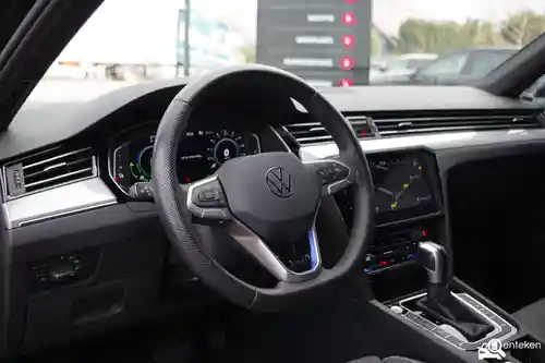 VW Passat Variant GTE 2022