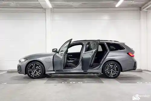 BMW 330e Touring 2026