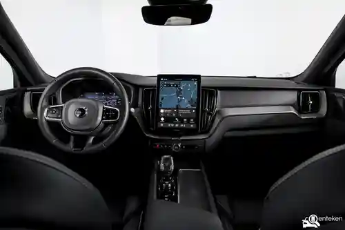 Volvo XC60 Plug-in Hybrid T8 2025