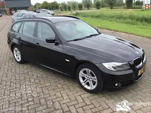 BMW 318i Touring 2012