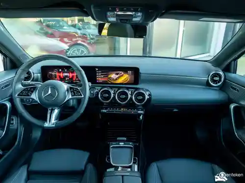 Mercedes-Benz A 250 e 2025