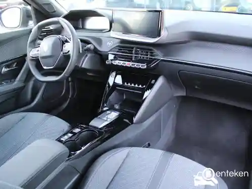 Peugeot 2008 1.2 Hybrid 136 2025