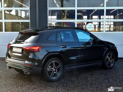 Mercedes-Benz GLA 180 2025